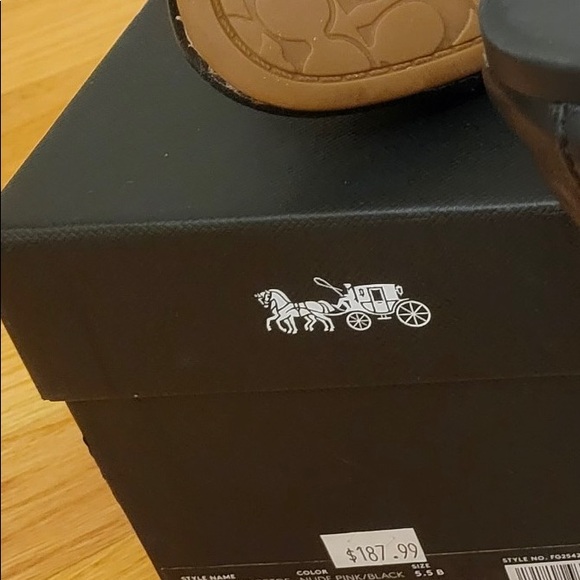 Coach ballet flats size 5 1/2. Comes with original box - Picture 2 of 2